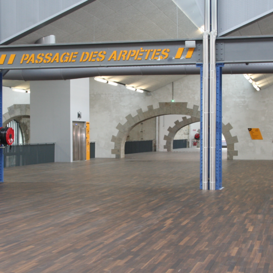 Pose de parquet en chêne massif à l'Atelier des Capucins à Brest
