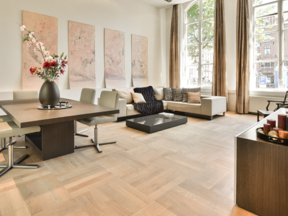 Intérieur parquet design dans un salon et salle à manger à Lorient - Décobois