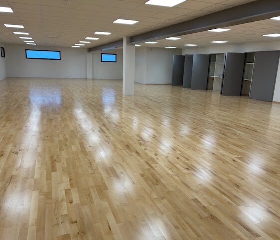 Parquet sportif en hêtre massif pour la salle multisports La Menuis' à Cléguer