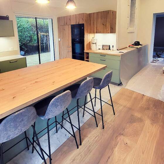 Cuisine moderne finition bois et laque à Ploemeur