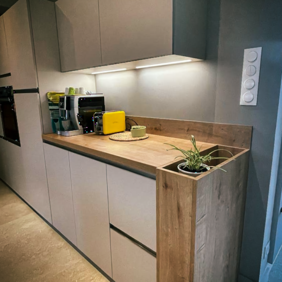 Cuisine moderne crédence et plan de travail en céramique à Lorient