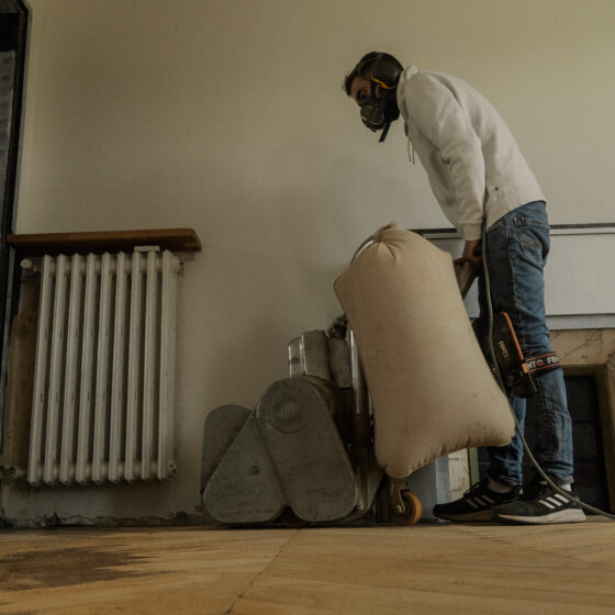 Rénovation d’un Parquet Pointe de Hongrie à Lorient par Decobois Ponçage