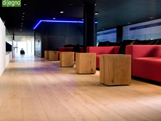 Parquet vieilli DILEGNO dans un espace réception moderne - Décobois