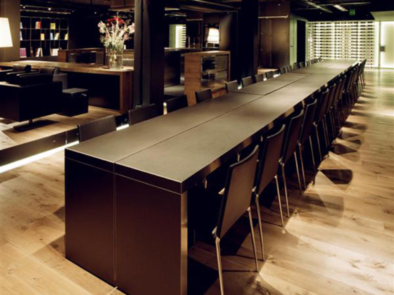 Parquet vieilli DILEGNO dans un espace réception d'hôtel - Décobois