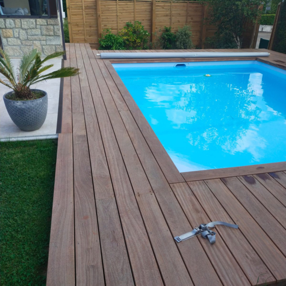 Terrasse en bois exotique de cumaru rouge à Caudan - Décobois