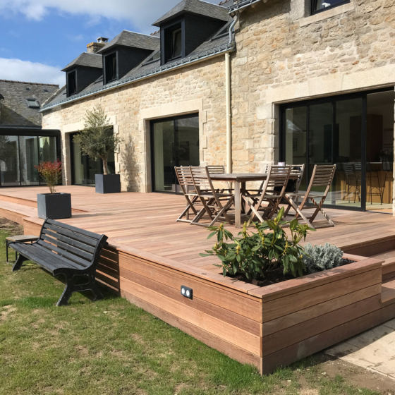 Terrasse en cumaru bois exotique réalisée à Lomener -Décobois